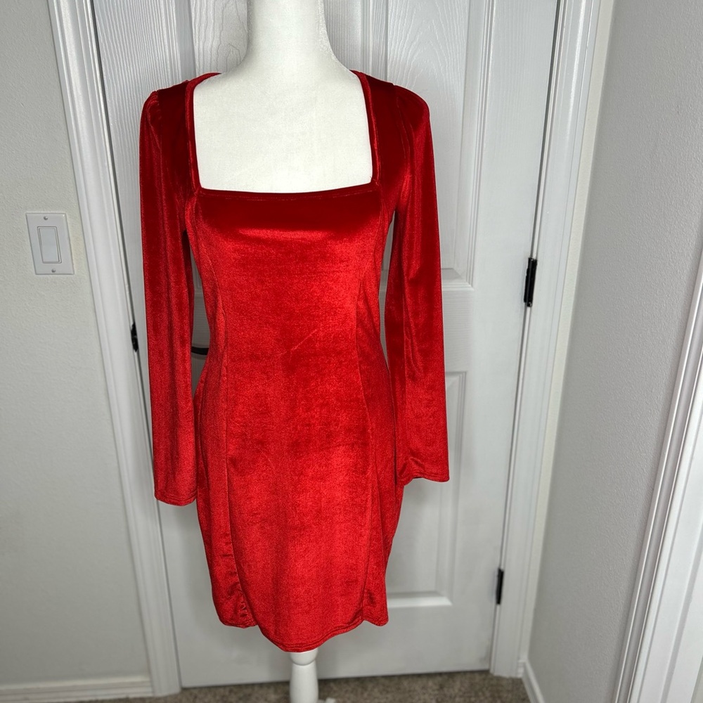 Amazon Red Velvet Square-Neck Long Sleeve Dress
